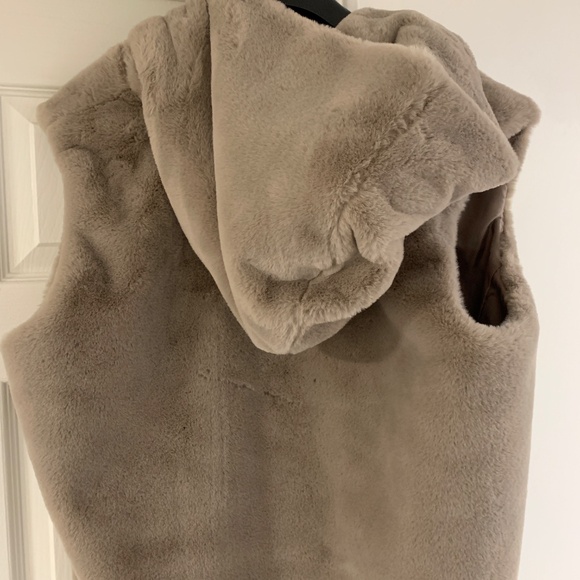 Cozy Vest - Picture 4 of 5